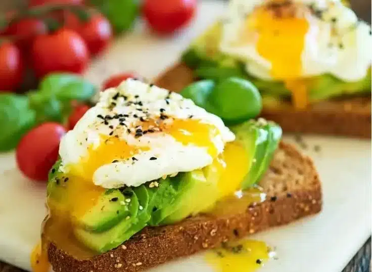 Avocado toast topped with a perfectly poached egg for a delicious breakfast